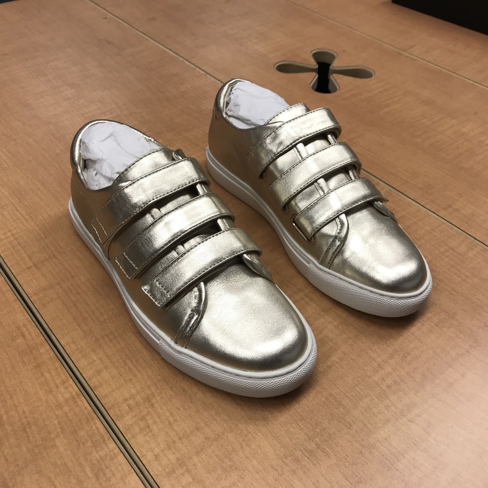 NWB Kenneth Cole Leather Soft Gold Sneaker